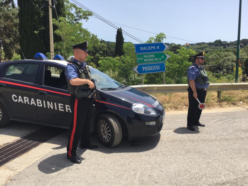 Salemi, lo spaccio e l’officina non autorizzata