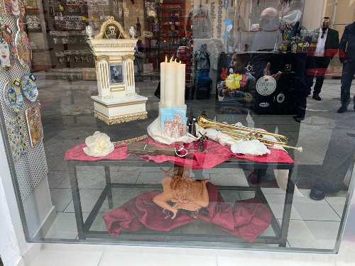 Processione dei Misteri: la «Strada della Passione» invita ad ornare balconi e vetrine