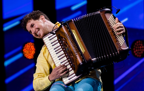 La musica del valdericino Pietro Adragna conquista Italia's got talent