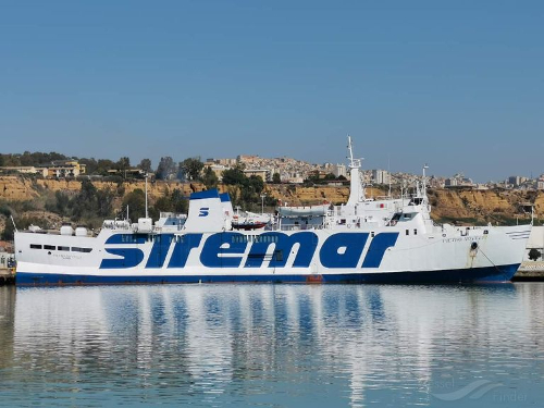 Oltre 100 migranti trasferiti a Trapani dal centro di Pantelleria