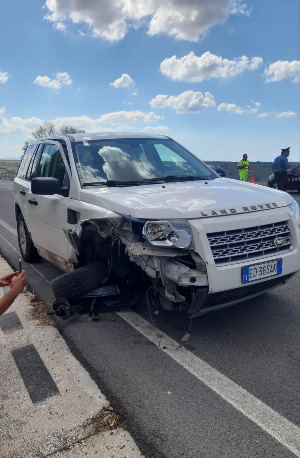 Castelvetrano, Tir perde una ruota che finisce contro un Suv