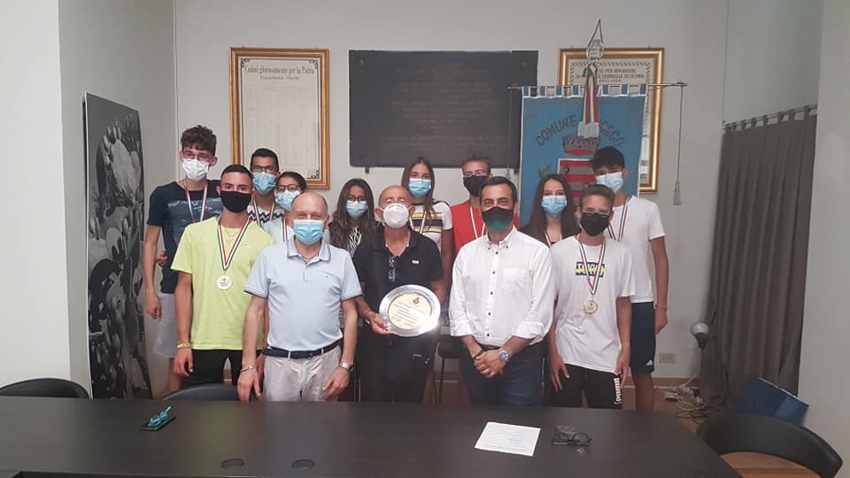 Il sindaco di Paceco premia l'Associazione Real Paceco per meriti sportivi