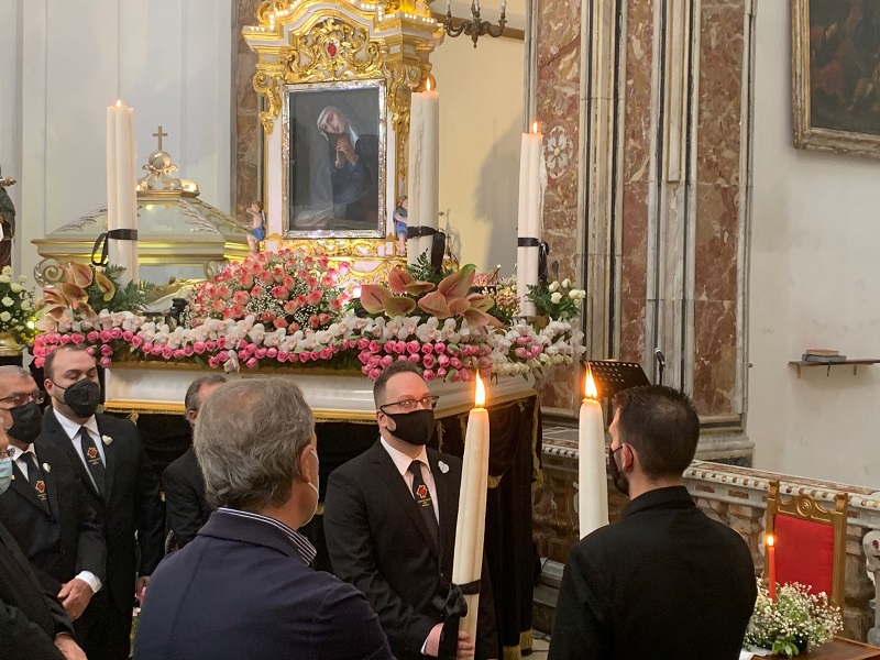Settimana Santa a Trapani: lo scambio del cero e la preghiera per la Madre Pietà del Popolo