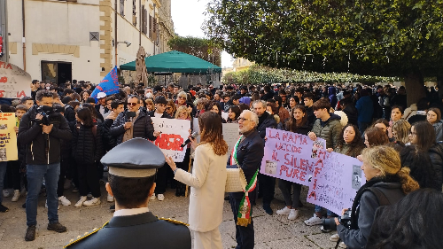 Castelvetrano: in centinaia in piazza per festeggiare la cattura del boss