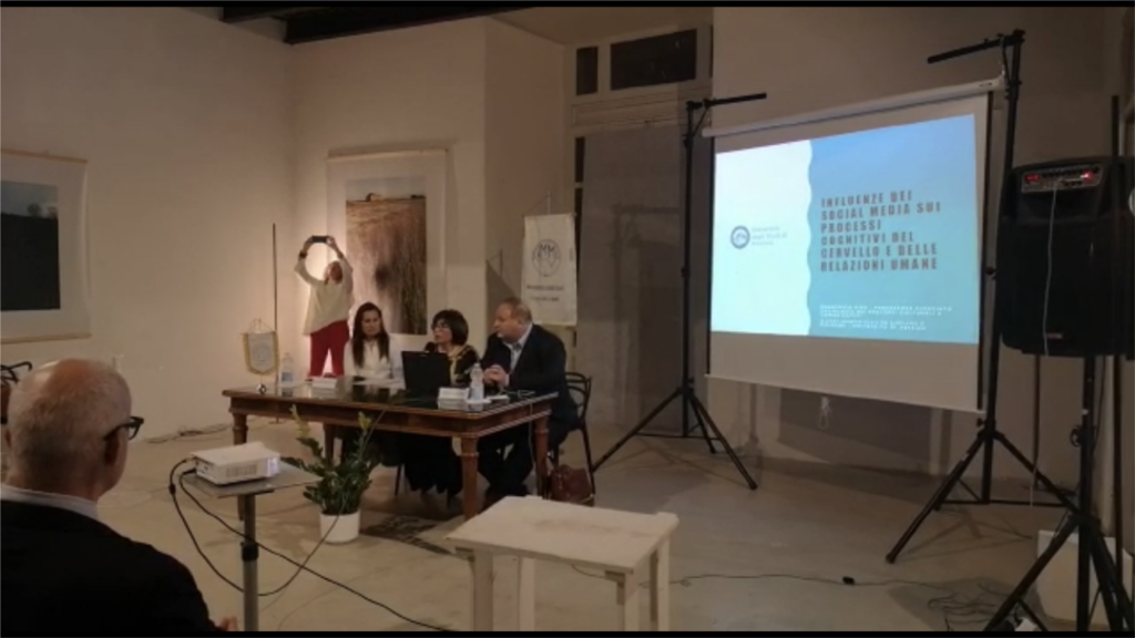Vivere nell’era dei social network: quali rischi?