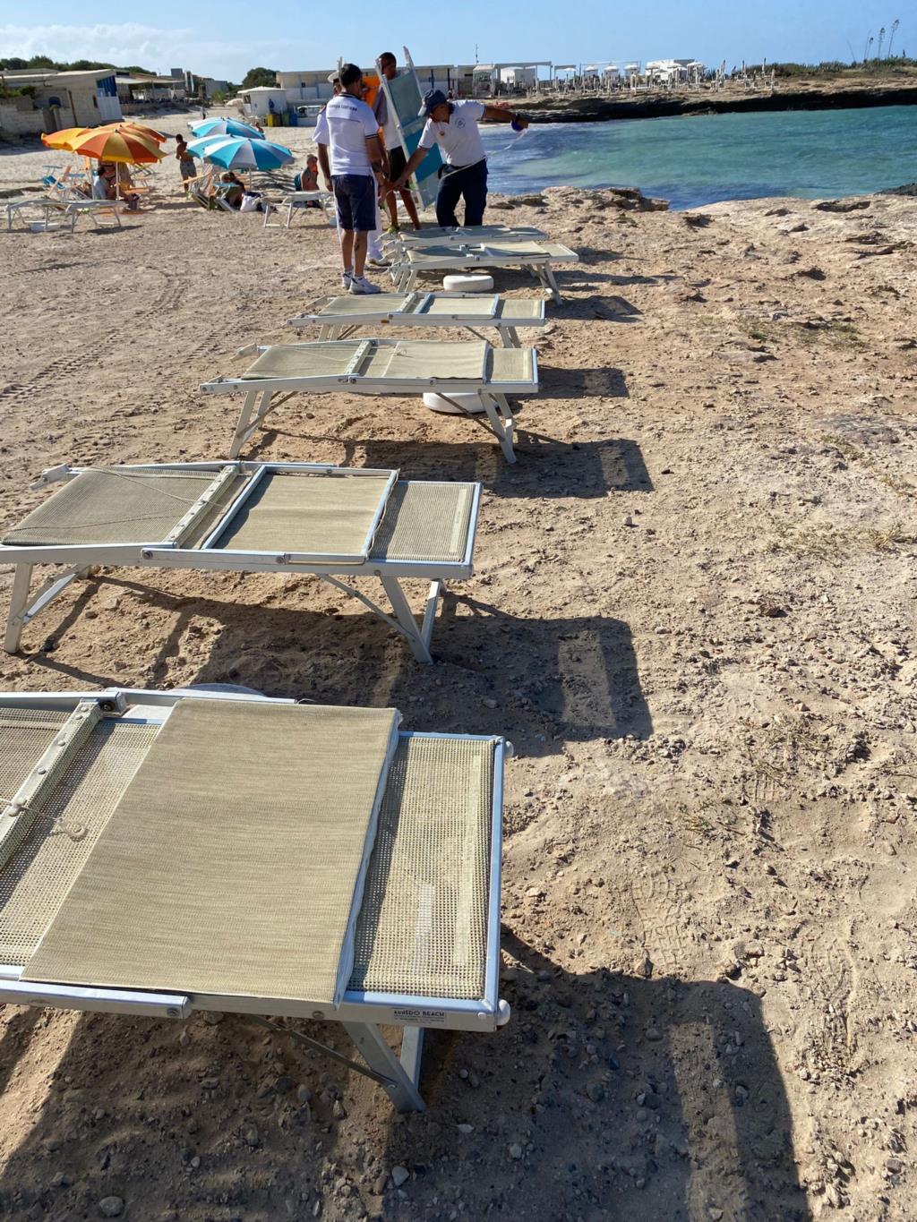 Favignana, sequestrati lettini ed ombrelloni abusivi su spiaggia libera