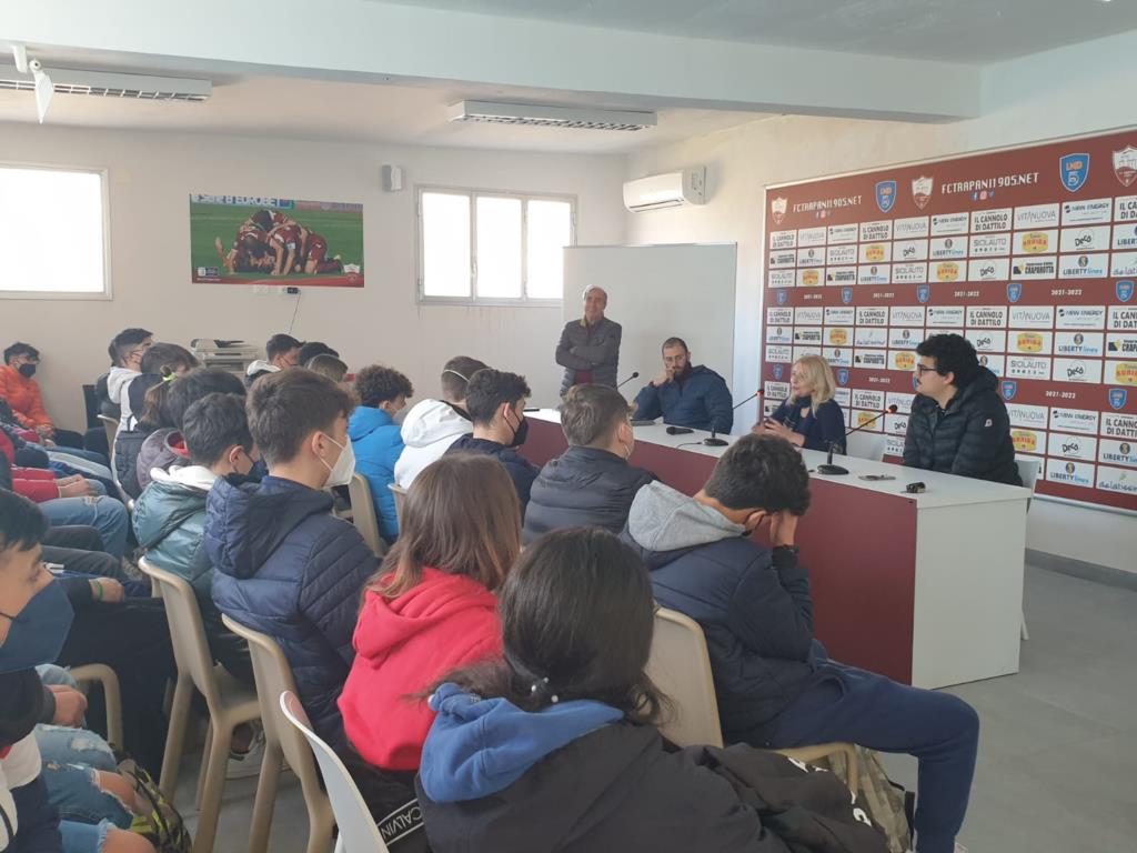 Trapani, Una lezione allo stadio per gli studenti del Calvino