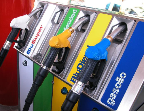Il prezzo del carburante vola anche in Sicilia