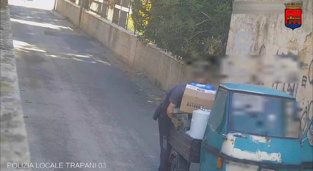 Abbandono rifiuti, ancora multe a Trapani (VIDEO)