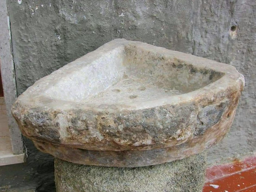 Una nuova acquasantiera donata all'Isola di Marettimo
