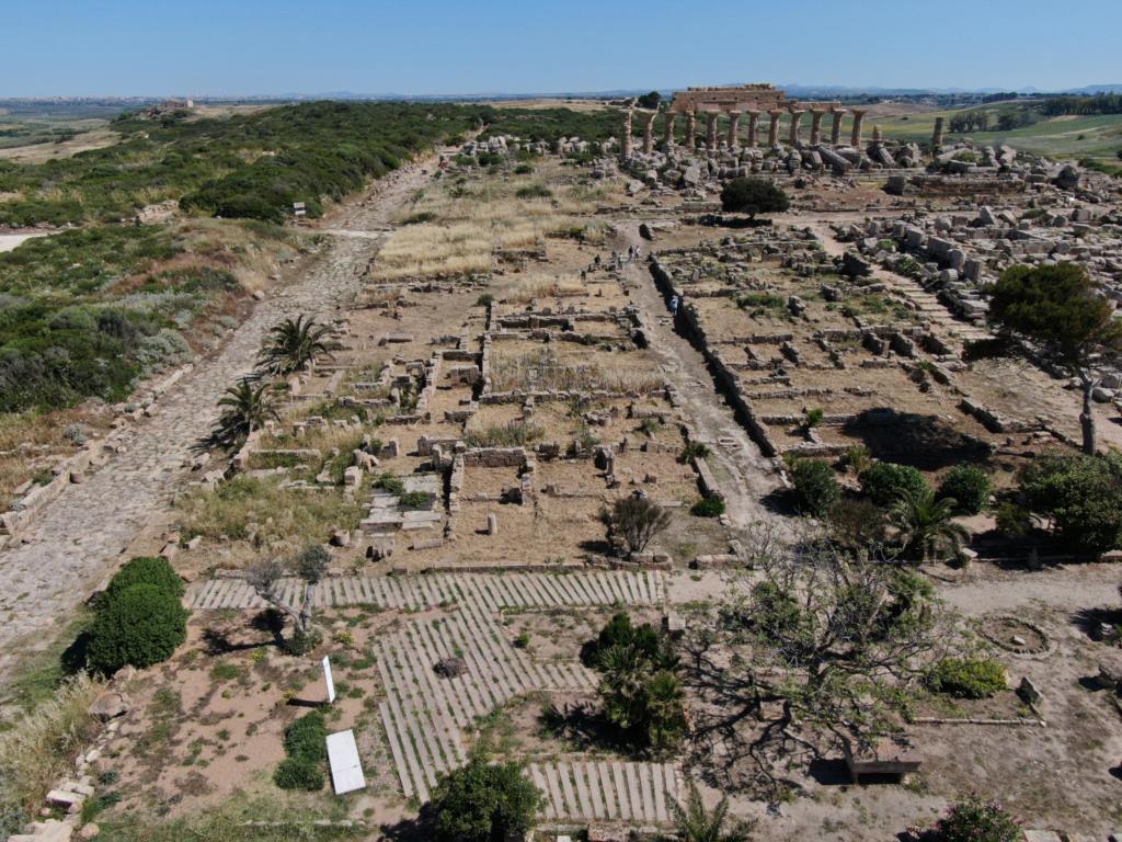 Lavori di manutenzione nel Parco Archeologico di Selinunte