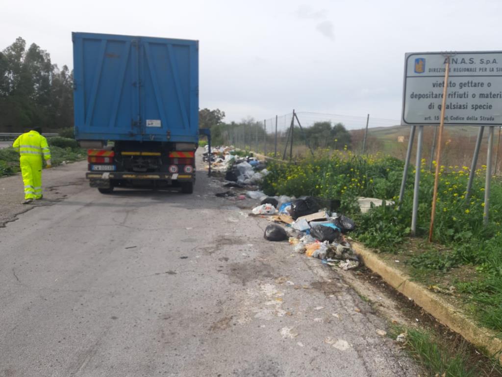 Anas pulisce le piazzole lungo le autostrade