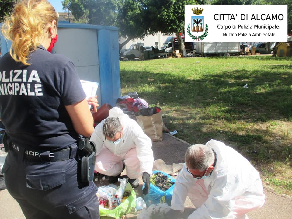 Alcamo, lotta incessante all'abbandono dei rifiuti