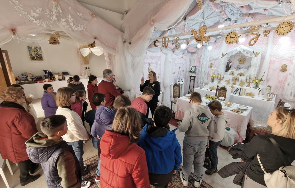 3 Santi e 104 pietanze: così prende vita l'altare di San Giuseppe a Campobello di Mazara