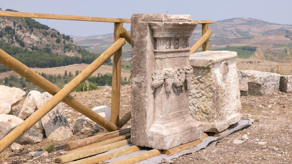 Archeologia, ritrovato a Segesta un altare ellenistico