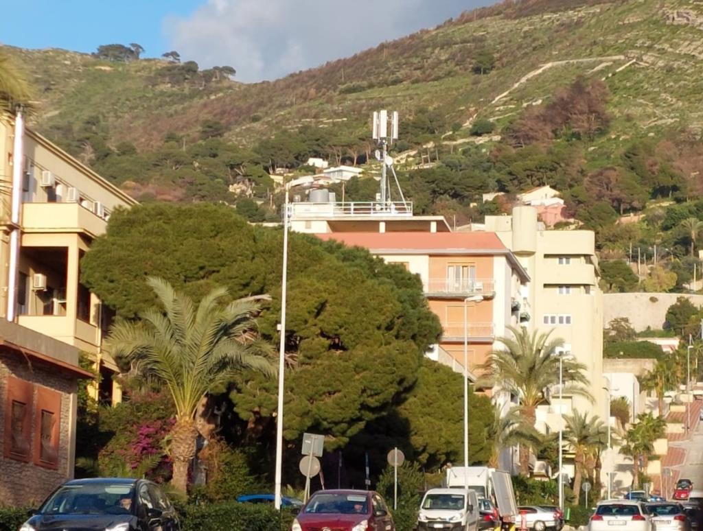 Antenna di telefonia in via Cosenza a Erice, la sindaca: 'Abbiamo chiesto il parere di un legale esterno'