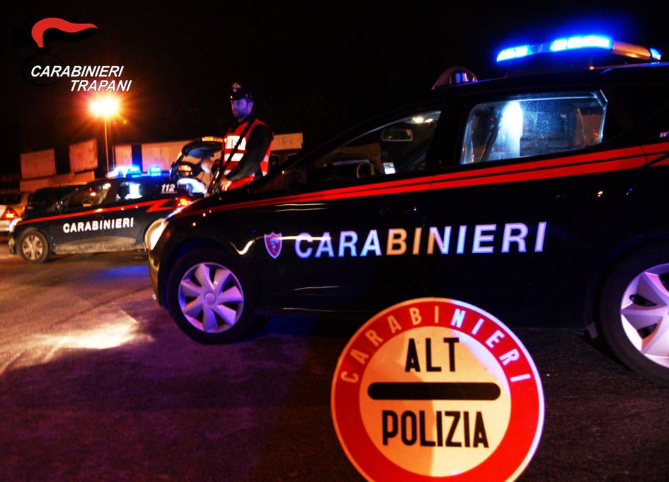 Alcamo, in auto senza assicurazione non si ferma all'alt dei Carabinieri: denunciato