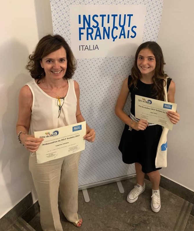 Scuola media De Stefano. Alunna premiata dal Centro culturale francese