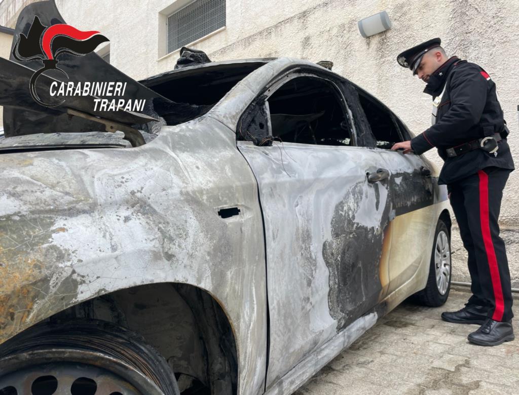 Campobello, denunciato il responsabile dell'incendio alle auto dei Vigili urbani (VIDEO)