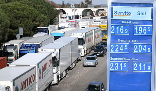 Caro carburante: stop all'autotrasporto da lunedì prossimo