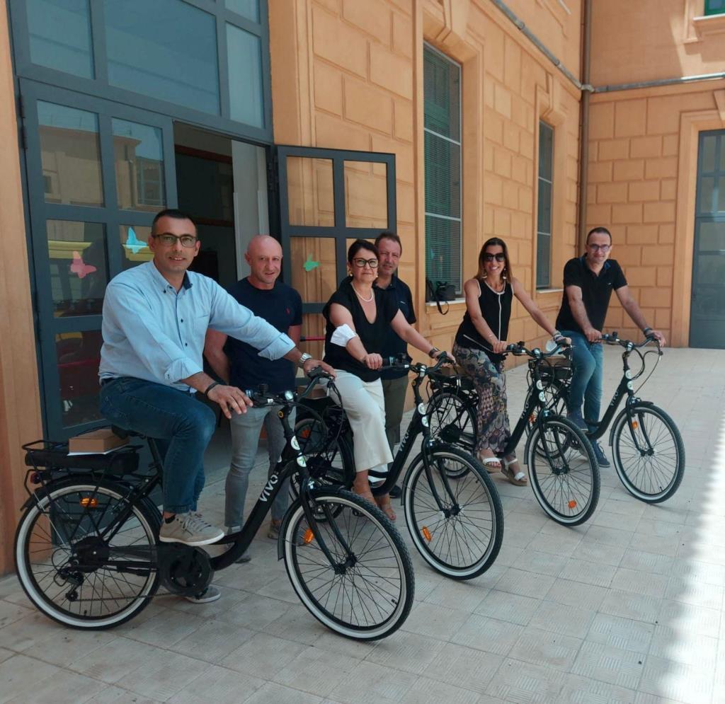Paceco, il Comune consegna 15 biciclette al locale istituto comprensivo