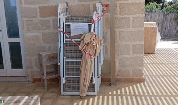 Favignana, rimosse attrezzature da spiaggi abusive da lido Burrone