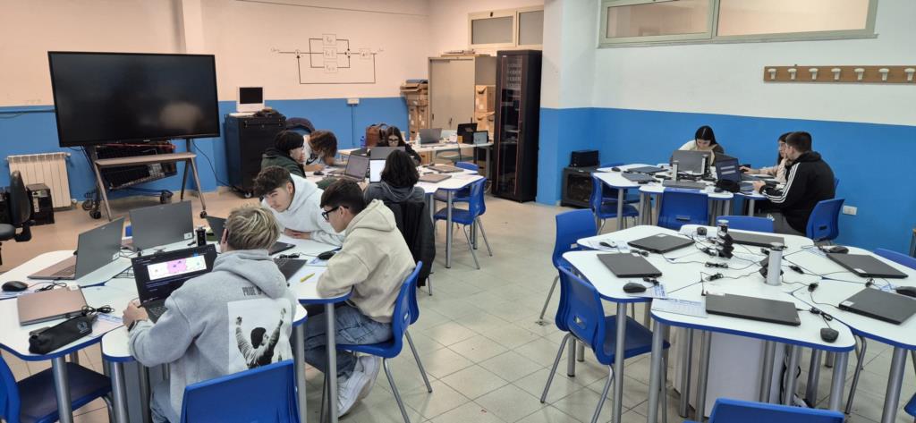 Trapani, all'Istituto tecnico Industriale “Leonardo da Vinci” le selezioni per i Campionati Italiani di Informatica