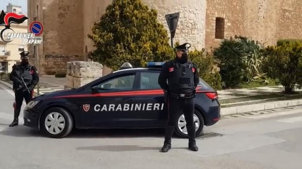 Alcamo, litiga dopo un incidente stradale e brucia l'auto della controparte: arrestato