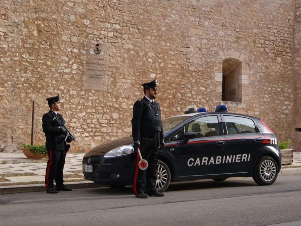 Alcamo, maltrattavano le proprie madri: due arresti