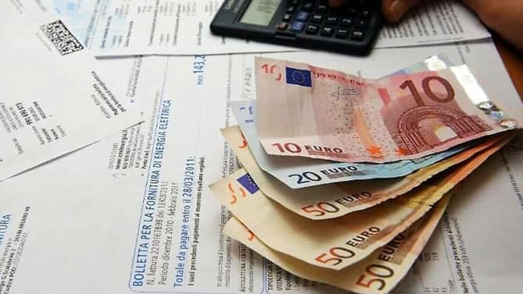 Caro-bollette, la Regione eroga 52 milioni ai Comuni e alle Città metropolitane