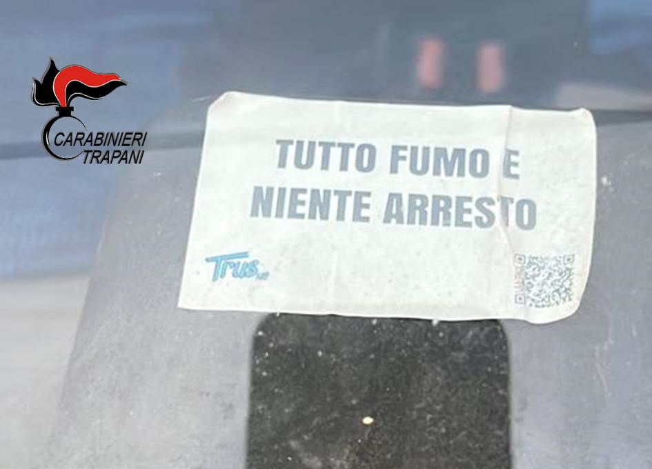 Pantelleria, in auto col cartello 'Tutto Fumo e niente arresto': in manette