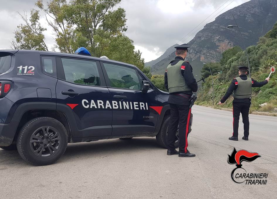 Castellammare, i carabinieri ritrovano auto rubata. Denunciato un 35enne