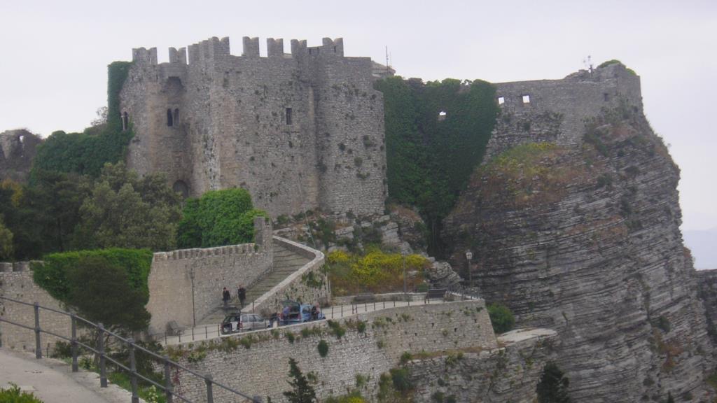 Orari e modalità di accesso ai siti culturali, infopoint e funivia a partire da domani