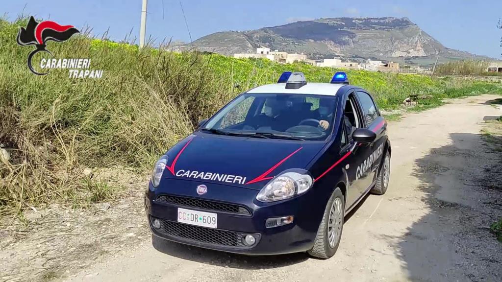 Paceco, picchia gli anziani genitori per soldi: arrestato