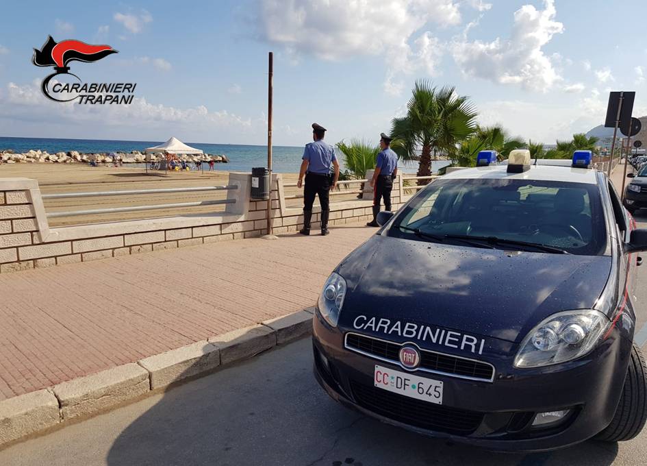 Alcamo, Carabiniere e un poliziotto salvano una donna che rischiava di annegare