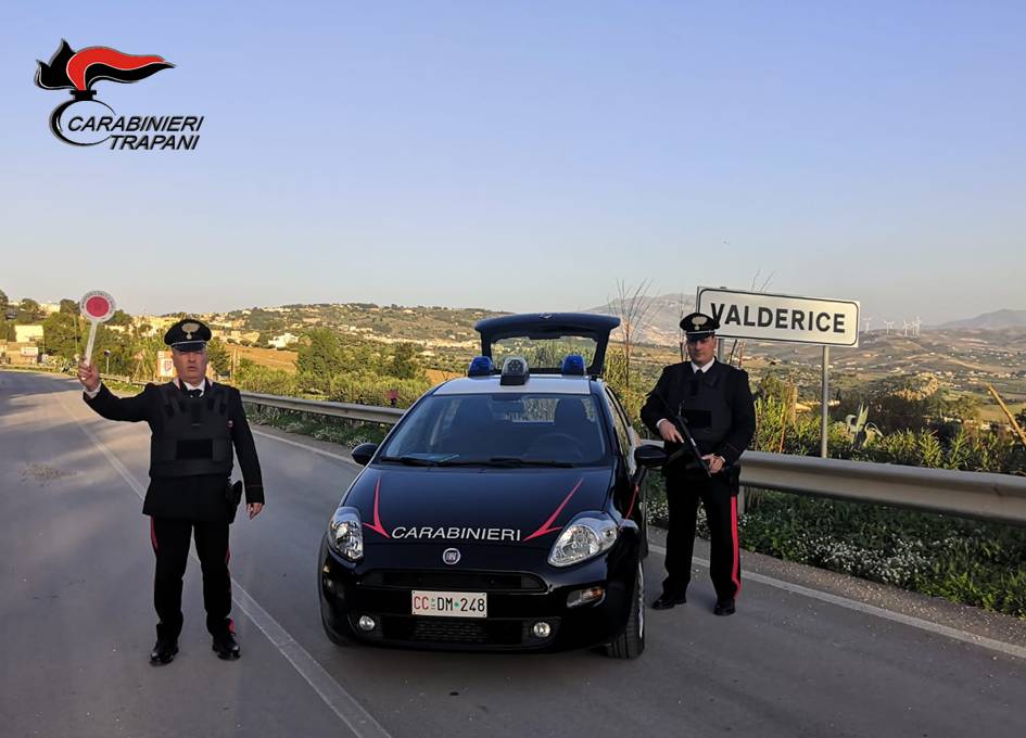 Valderice, tenta di rubare un'auto davanti la caserma dei Carabinieri: arrestato