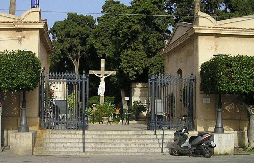 Scandalo al cimitero di Trapani, ribaltate alcune posizioni