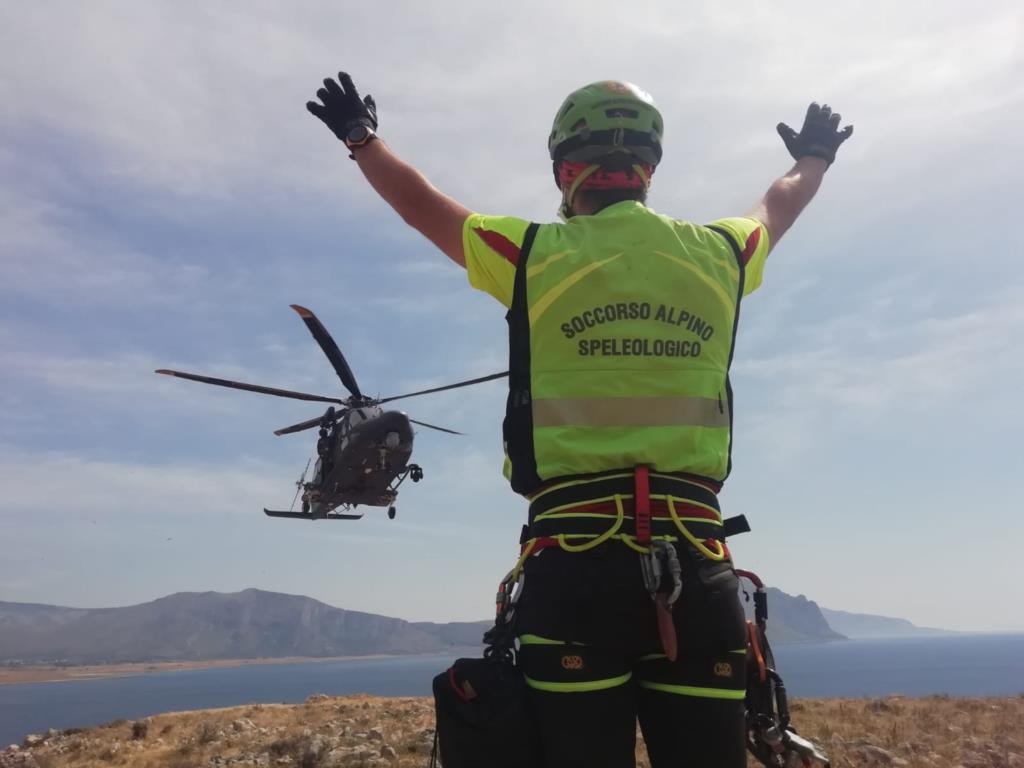 Aeronautica militare e Corpo nazionale Soccorso Alpino e Speleologico si addestrano insieme