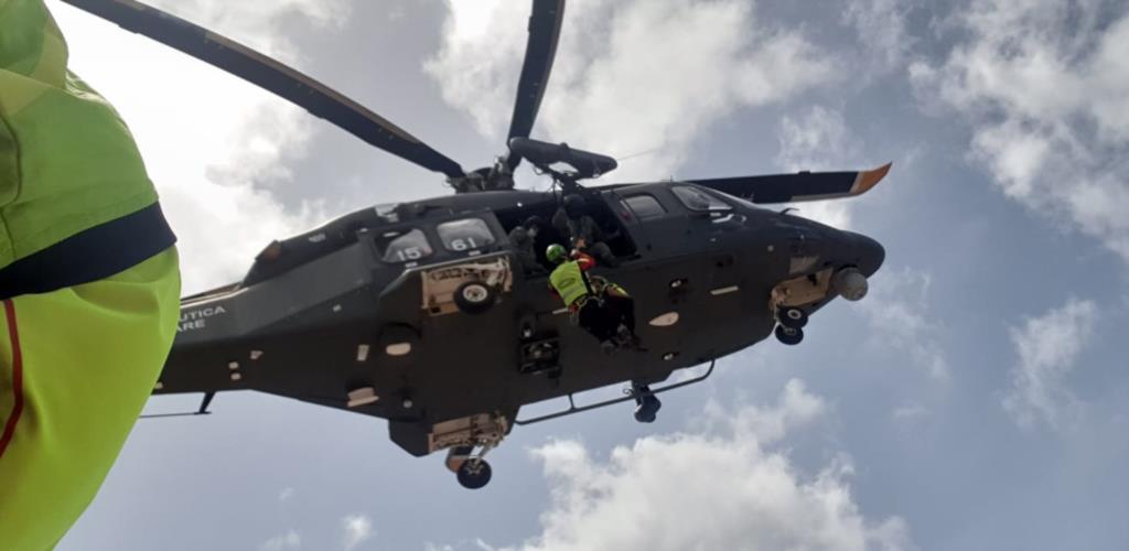 Aeronautica militare e Corpo nazionale Soccorso Alpino e Speleologico si addestrano insieme