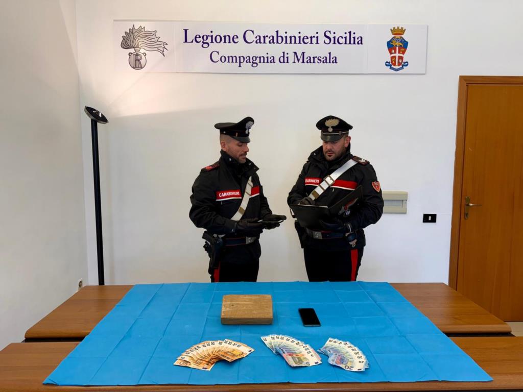 Marsala, in auto con un 1 Kg di cocaina: 26enne in manette