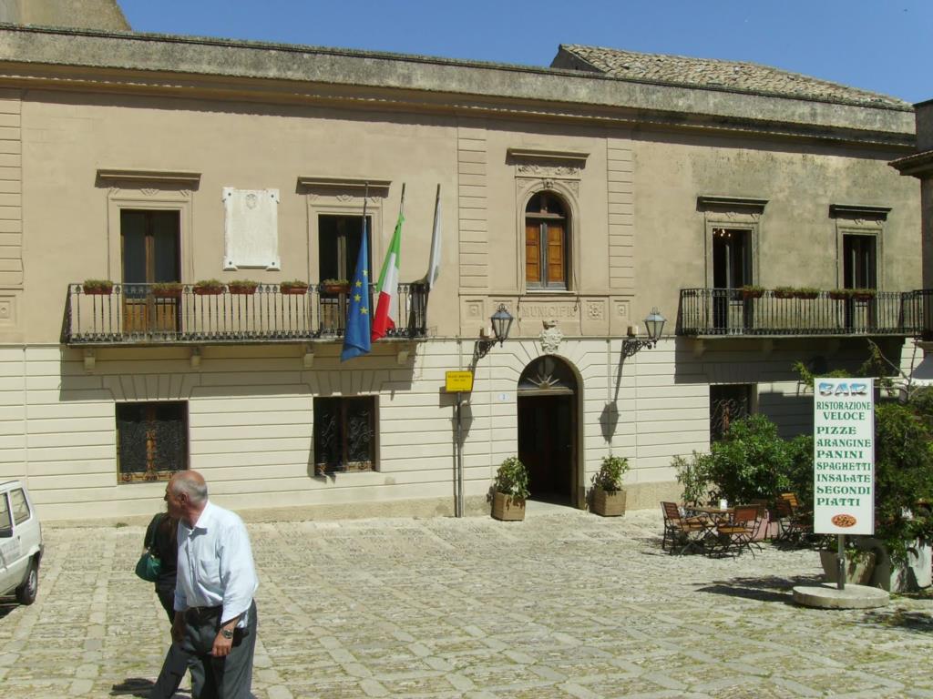 Erice, sospesa la raccolta dei rifiuti indifferenziati