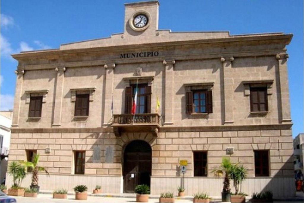 Favignana, sfiducia al sindaco Forgione: la difesa del gruppo 'Vivere le Egadi'