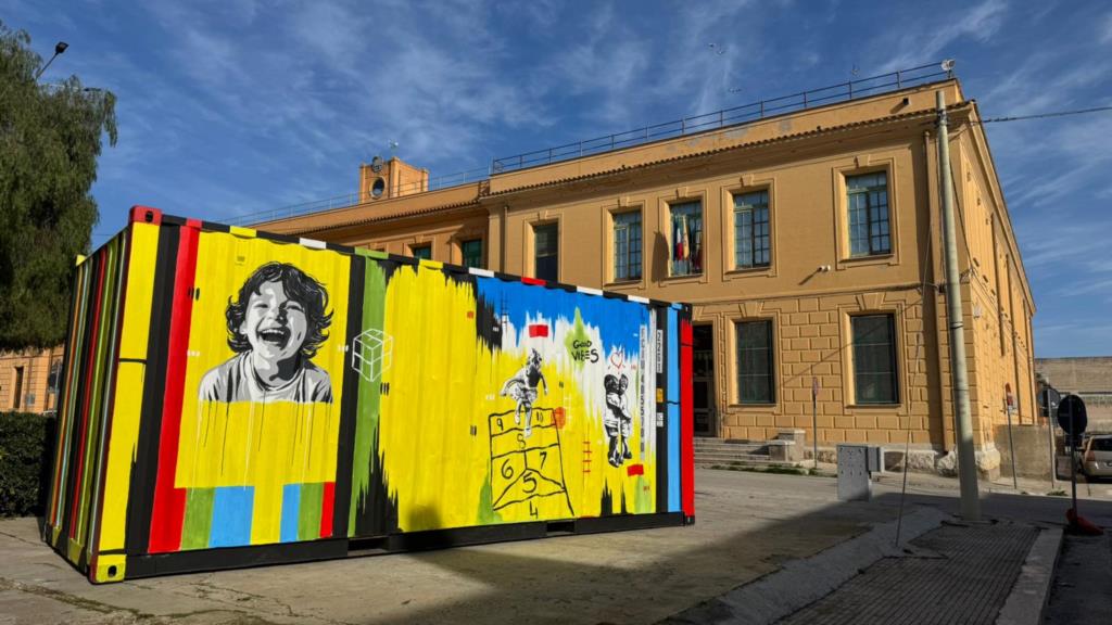 Paceco, posizionato il 'container museum': ospiterà arte contemporanea
