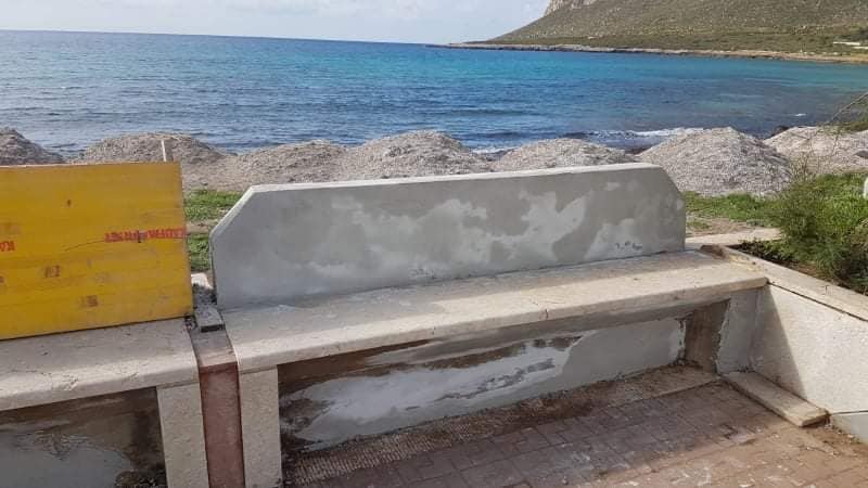 Custonaci, nuove panchine sul lungomare di Cornino