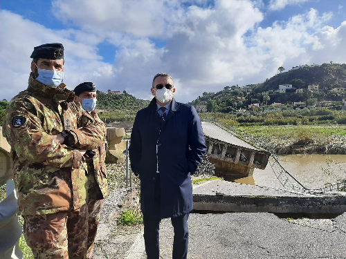 Ponte sul fiume San Bartolomeo aperto anche la sera