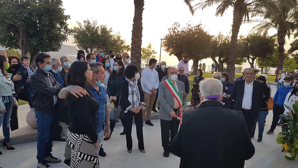 Custonaci, ogni promessa è debito: inaugurato il bar dentro la villa