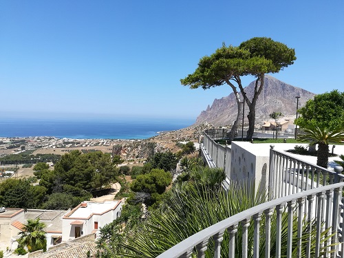 Custonaci, ogni promessa è debito: inaugurato il bar dentro la villa