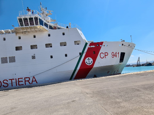 Cinquecento migranti sbarcati al porto di Trapani dalla nave Diciotti