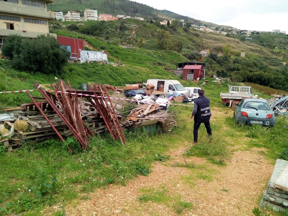 Alcamo, scoperta discarica abusiva: denunciato il proprietario