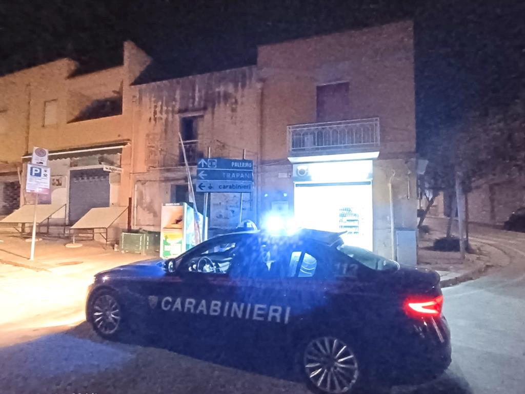 Valderice, ruba ai distributori automatici: arrestato